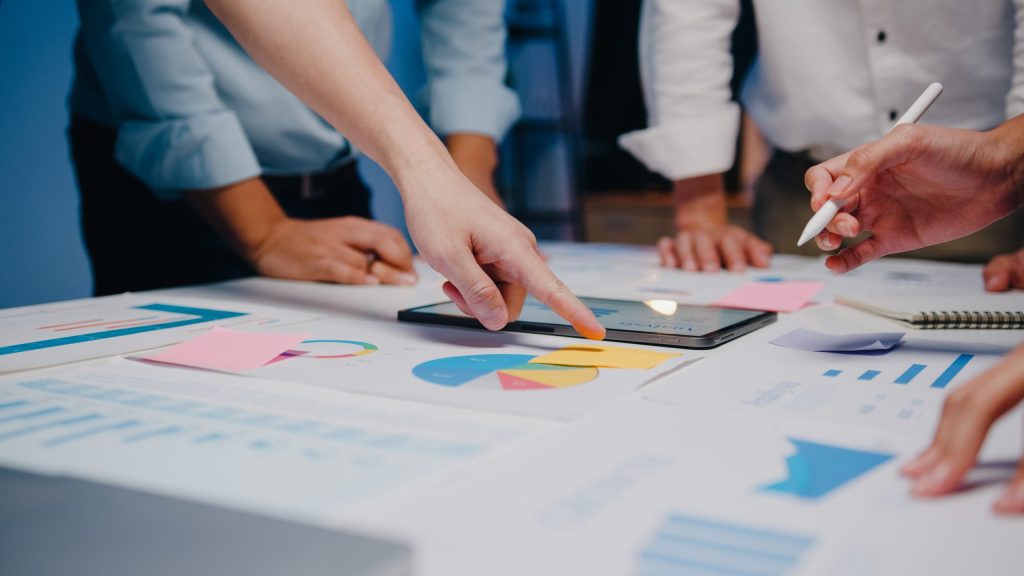 businessmen businesswomen meeting brainstorming ideas scaled 1 businessmen businesswomen meeting brainstorming ideas scaled 1