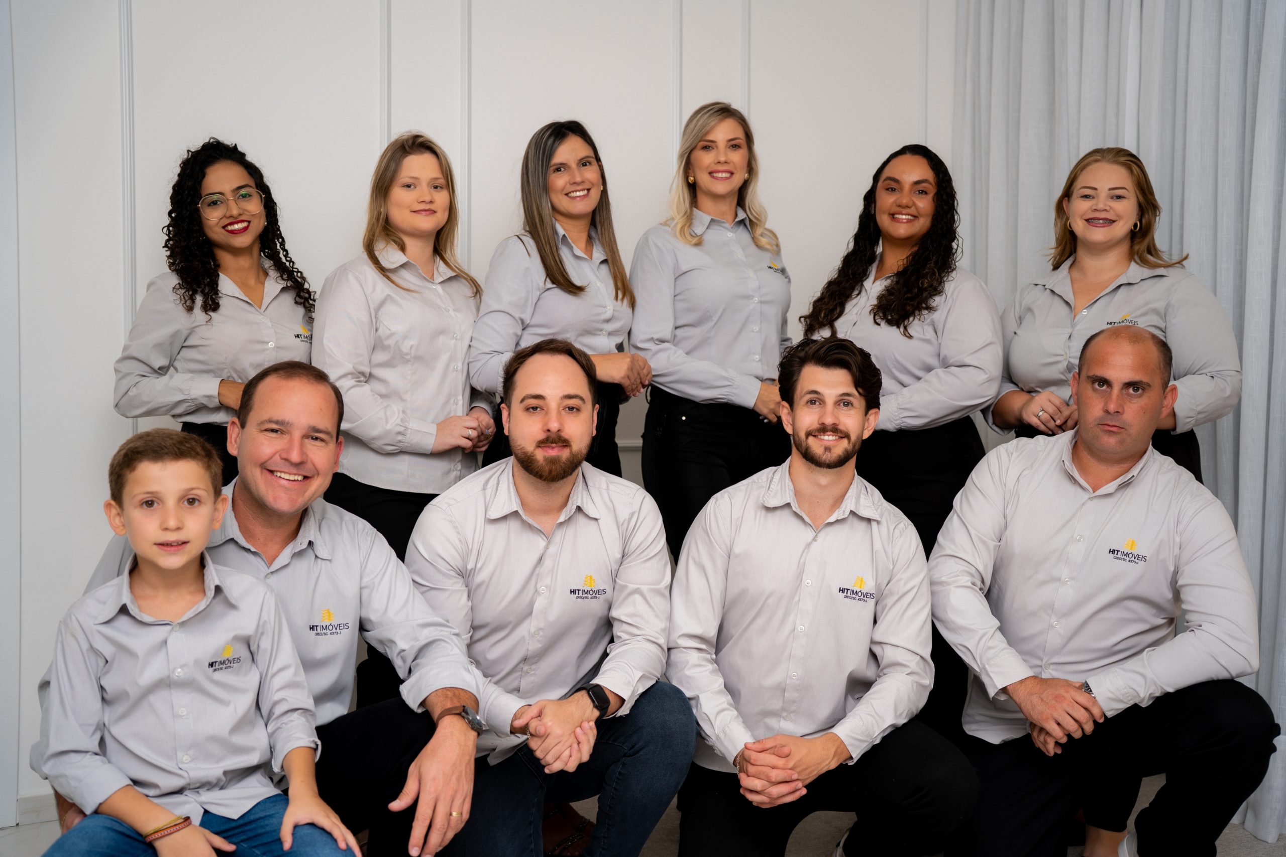 Equipe da Hit Imóveis e da Apresenta.me