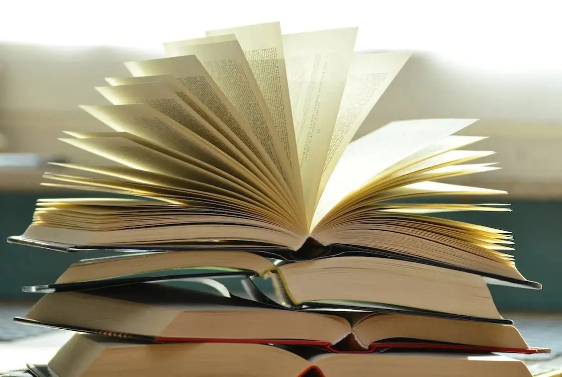 Os 20 melhores livros para corretores de imóveis