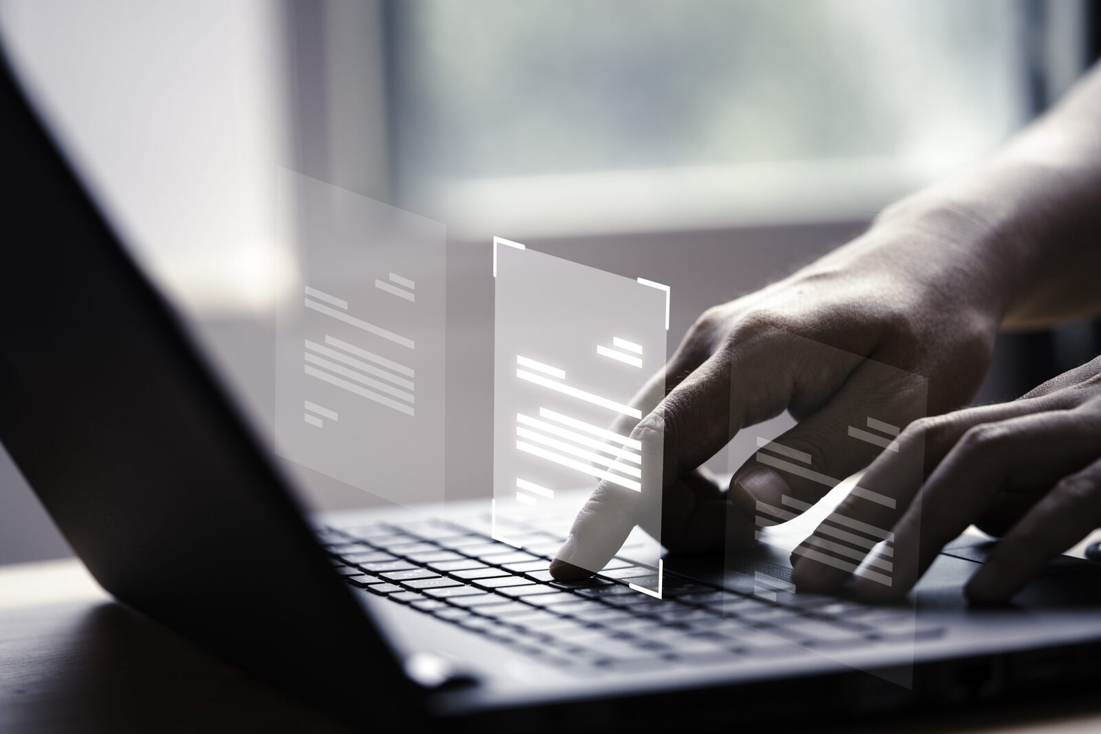 Mão tocando a tela de um notebook com documentos digitais flutuando